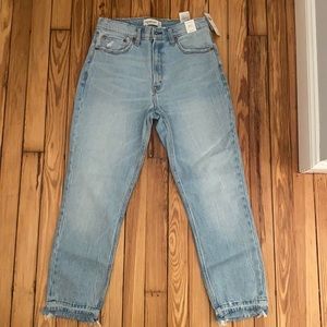NWT Abercrombie High Rise Mom Jean size 28